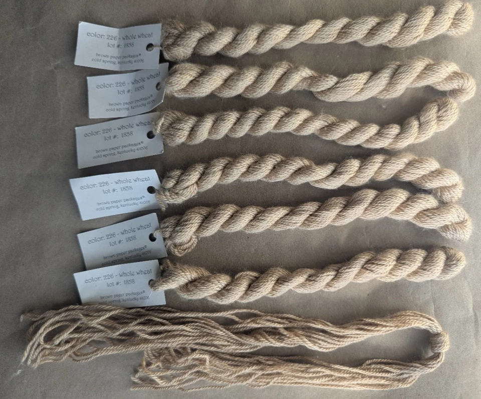 Шерстяные/шелковые нити из шелка и слоновой кости - 226 цельная пшеница - лот No 1858 - 6 мотков + нити - Изображение 1 из 1