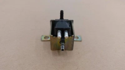 Mercedes-Benz 380 560SEC C126 1990 Gasolina 185kW Válvula de vacío 0015407097  Foto 1 de 4