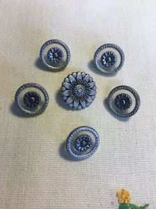 Lotto bottoni artigianali in metallo e plastica per cucire fiori BB-21 - Foto 1 di 5