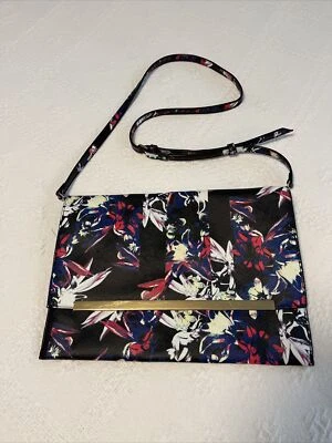 Lindo Bolso sin asas ALDO Bolso de hombro Polivinilo Azul marino Rosa Floral Multi Bolsillos Usado en Excelente Condición Foto 1 de 4