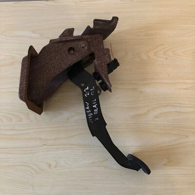 Nissan X Trail X-Trail 2002 2,2 DCI pedal de freno  Foto 1 de 4