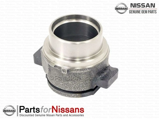 Genuine Nissan 240SX Clutch Release Bearing Sleeve 30501-K0404 - Image 1 of 1