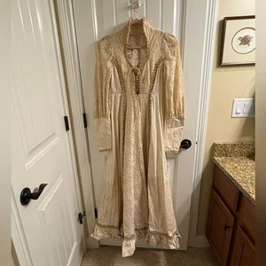 Maxi abito vintage anni 70 Gunne Sax Jessica crema taglia 7 rinascimentale da riparare - Foto 1 di 15