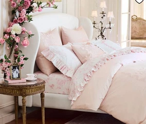 $ 419 Pottery Barn LoveShackFancy rococò fiocco piumone $ 2 federe standard - Foto 1 di 4