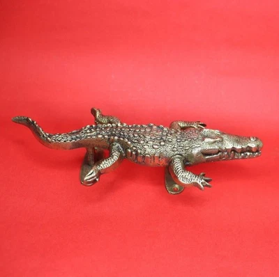 Figura con forma de cocodrilo estilo antiguo hecha a mano latón cocodrilo puerta tirador manija Foto 1 de 4