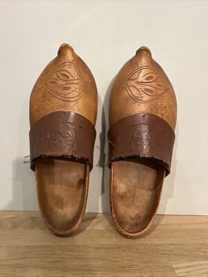 Anciens Grands Sabots En Bois Déco Chalet Montagne Art Populaire - Photo 1/4