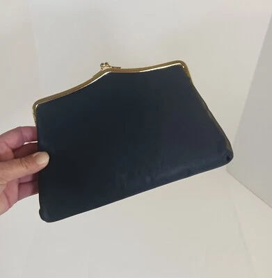 Elegante Bolso de Noche Ingber Co Azul Marino Satinado Cierre Tono Dorado De Colección  Foto 1 de 4