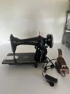ANTIQUE SEWING MACHINE WORKS PLEASE READ - Picture 1 of 10