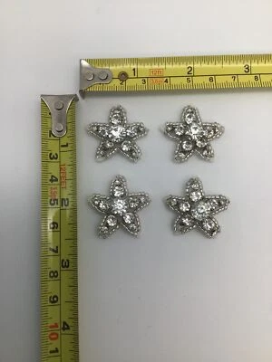 Набор из 4 звездных нашивок с серебряными стразами на белой подложке 1 дюйм - Изображение 1 из 2