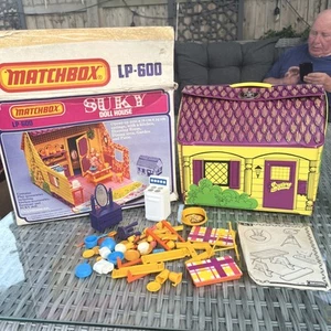 Matchbox Lp-600 SUKY DOLL HOUSE . Rare Find With Most Of It’s Extras - Picture 1 of 18