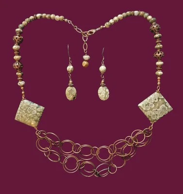 JUEGO DE COLLAR/PENDIENTES DE PIEDRA NATURAL Y COBRE MACIZO HECHOS A MANO PARA DAMA  Foto 1 de 4