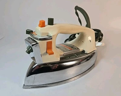 Plancha seca y corriente autolimpiante GE de colección color crema funciona Foto 1 de 4