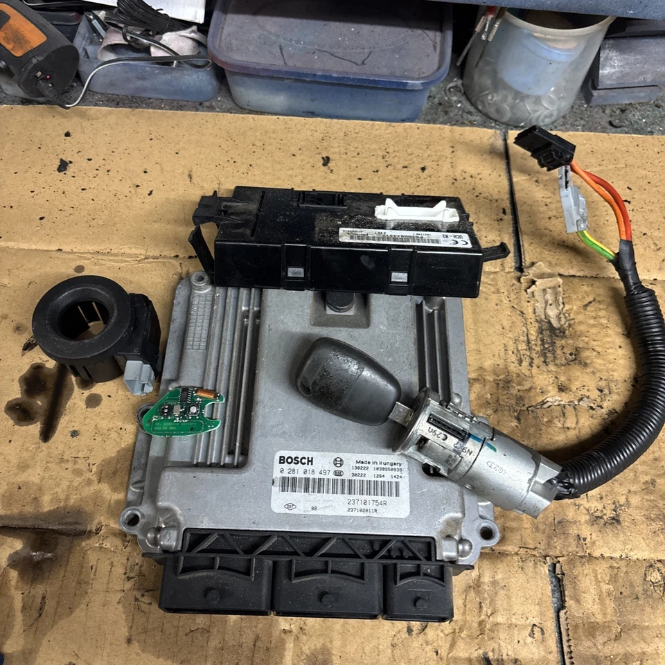 Chaveiro VIVARO TRAFIC PRIMASTAR - 2.0 ECU BCM (2011-2014) 0281018497 P8200943317 - Imagem 1 de 4