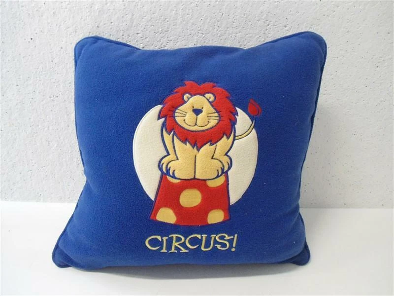 CUSCINO QUADRATO "CIRCUS" IN PILE BLU CON DISEGNO LEONE PER BAMBINI ARREDO CAMER - Immagine 1 di 1