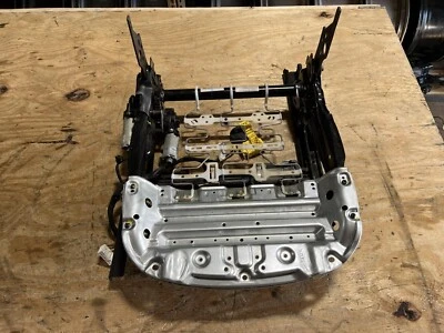 2012-2016 宝马 320i 328i F30 前右乘客座椅降低轨道框架电机 — 第 1/4 张图片