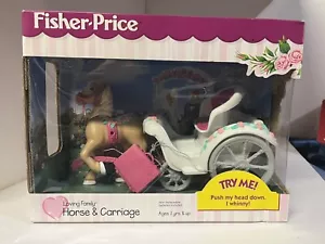 NUOVO Fisher Price Loving Family Sweet Streets Cavallo & Carrozza Bianca Appena Sposata - Foto 1 di 3
