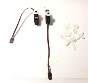 Airtronics Hitec 2 OLD STYLE wired servos HS-81MG 2 Black 1 Red NEW OLD STOCK - Picture 1 of 4