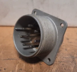 AMPHENOL  #AN3102A-24-6P  CONNECTOR, WALL MOUNT (8-CONTACTS, SOLDER PIN)  P145 - Picture 1 of 8