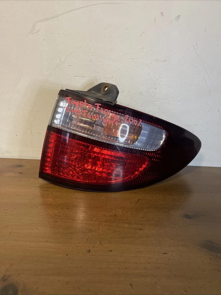 Toyota Tarago Right Tail Light ACR30 06/2000-06/2003 - image 1 of 4