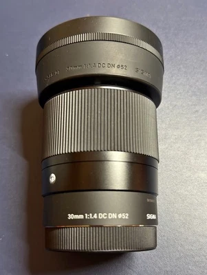 Lente principal contemporánea Sigma 30 mm F/1,4 DC DN + parasol, para Sony E  Foto 1 de 4