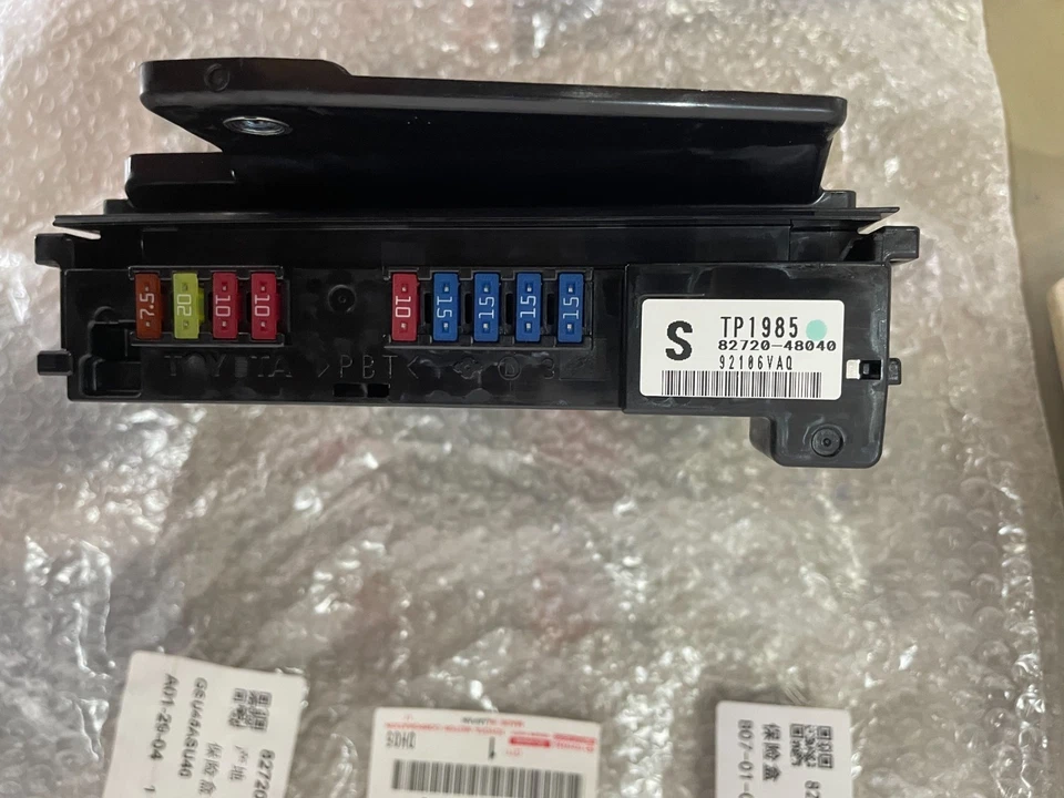 Conjunto de bloque de conexiones de sala de motores 82720-48040 - para Toyota Highlander 08-11 Foto 1 de 4