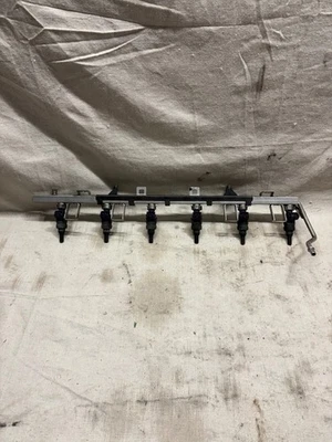 Riel de combustible BMW E46 E39 E53 E60 M54 B30 con inyectores de combustible Siemens 13537541452 Foto 1 de 4