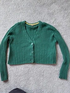 Suéter American Eagle Recortado Cuadrado con Botones Hombro Caído Cuello en V Verde Pequeño - Imagen 1 de 4