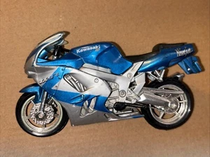 Maisto Motorcycle KAWASAKI NINJA Blue Silver ZX9R ZX-9R - Picture 1 of 5
