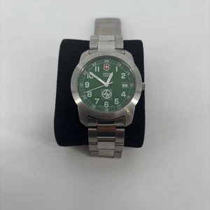 OROLOGIO VICTORINOX ESERCITO SVIZZERO VERDE con quadrante bianco vintage. Swiss Made. - Foto 1 di 5