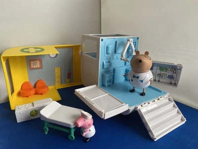 Peppa Pig Ambulance Mobile Medical  Hospital with Figures - Doctor and Nurse  - image 1 of 4