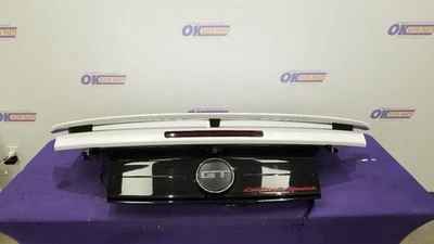 19 FORD MUSTANG CALI SPEC TRUNK WHITE WITH SPOILER  Foto 1 de 4