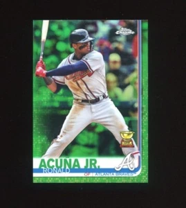 2019 TOPPS CHROME GREEN REFRACTOR /99 #117 RONALD ACUNA JR *SURFACE SCRATCHES - Picture 1 of 3
