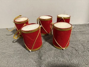 Vintage 5er Set Filz Schaumstoff Weihnachtsschmuck Rot Trommeln Retro MCM - Bild 1 von 3
