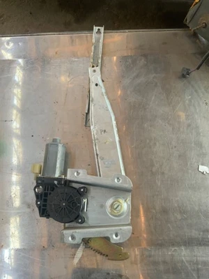 Regulador ventana puerta trasera derecha Chrysler Aspen Durango 2007-2009 con motor 6238 Foto 1 de 4