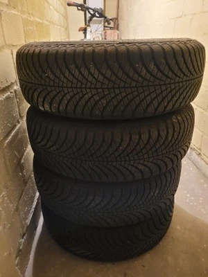 neuwertige Ganzjahresreifen (1 Monat gefahren; ca. 500 Km) inkl. Stahlfelgen - Bild 1 von 4