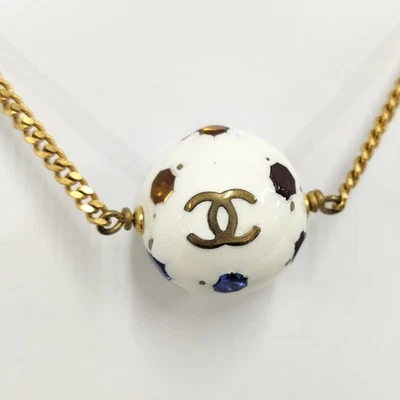 Collar Chanel Marca Coco Balón de Fútbol Chapado en Oro Blanco Usado SKAI-0 Foto 1 de 4