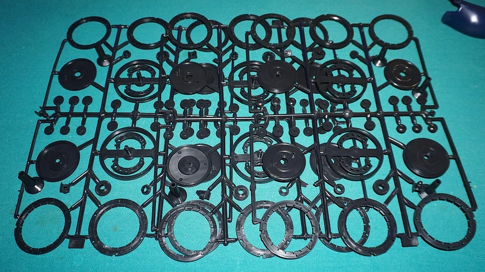 1932 Alfa Romeo Touring Gran Sport Pocher 1/8 K73 Plastic Wheel Jigs Etc. - Image 1 of 1