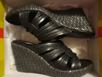 Sandalias de cuña Baretraps Shelee para mujer negras talla 8 *nuevas* Foto 1 de 4