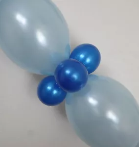 BAMBINO BATTESIMO - ARCO PALLONCINO A MAGLIA BLU - DECORAZIONE TAVOLO ELIO O ARIA RIEMPITO - Foto 1 di 10
