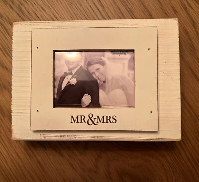 Colección de bodas Sr. y Sra Novia Novio Marco de fotos Tiene capacidad para fotos de 4" x 6" Foto 1 de 4