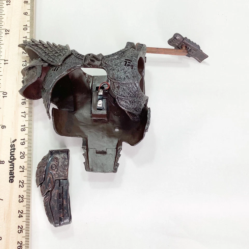 1/6 Hot Toys Predator Armour Set 4 - Image 1 of 2