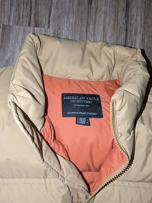 Chaleco acolchado American Eagle para hombre mediano beige plumón de ganso con capucha cremallera ligero exterior Foto 1 de 4