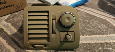 Cadillac DTS 2007/11 tablero ventilación lateral del conductor aire acondicionado/calor con interruptor de luz OEM. Foto 1 de 4