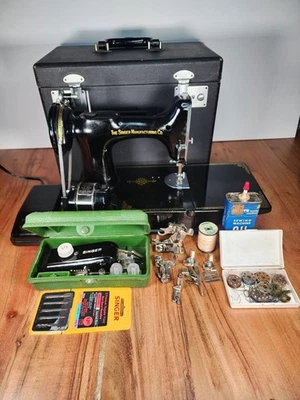 Estuche y accesorios para máquina de coser eléctrica portátil Singer Featherweight 221  Foto 1 de 4
