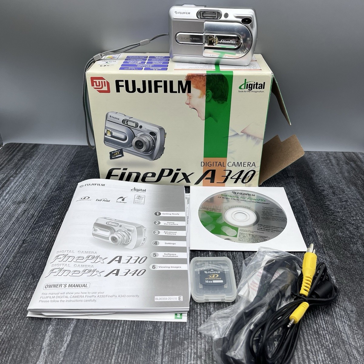 FUJI FILM FinePix A340 ファインピクス 付属品付き Fujifilm FinePix A340 Digital Camera - Silver & Picture