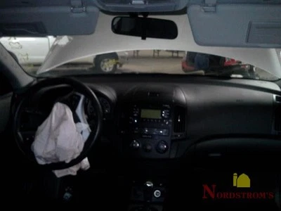 2010 Hyundai Elantra Interior Rear View Mirror - Image 1 of 4