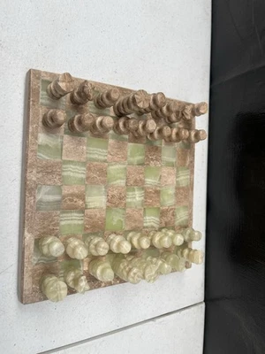 Hermoso juego de ajedrez de mármol piezas de piedra juegos de viaje para regalos Foto 1 de 4