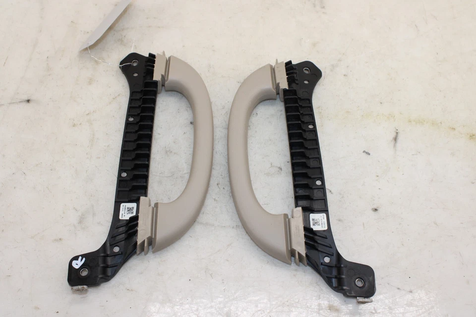 Jeep Grand Cherokee 2018 juego de manijas de agarre delantero OEM IN148 Foto 1 de 4