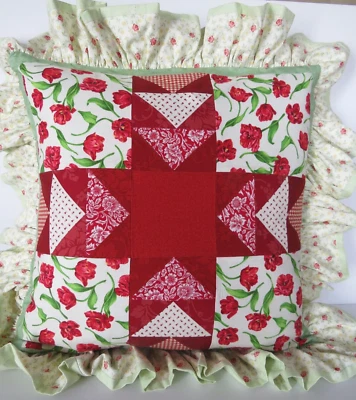 Almohada Acolchada con Volantes Casa de Campo Hecha a Mano Rojo Tulipanes Verde Cottagecore Foto 1 de 4