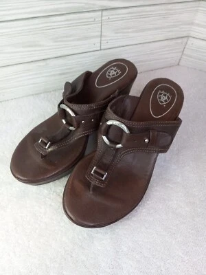 Sandalias Ariat 8B B Cuero Tacón Tanga Marrón Hebilla Estilo: 21051 ATS Foto 1 de 4